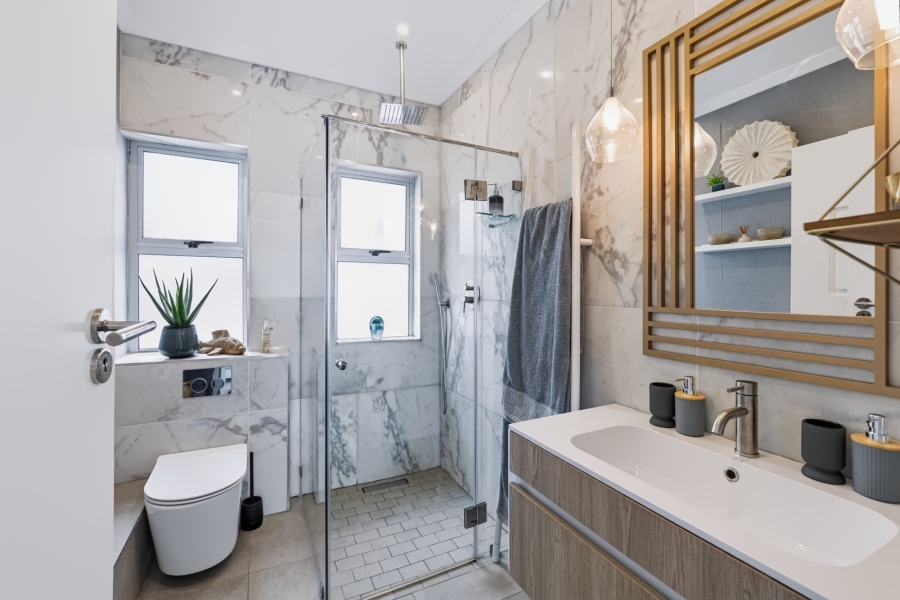 2 Bedroom Property for Sale in Sea Point Western Cape